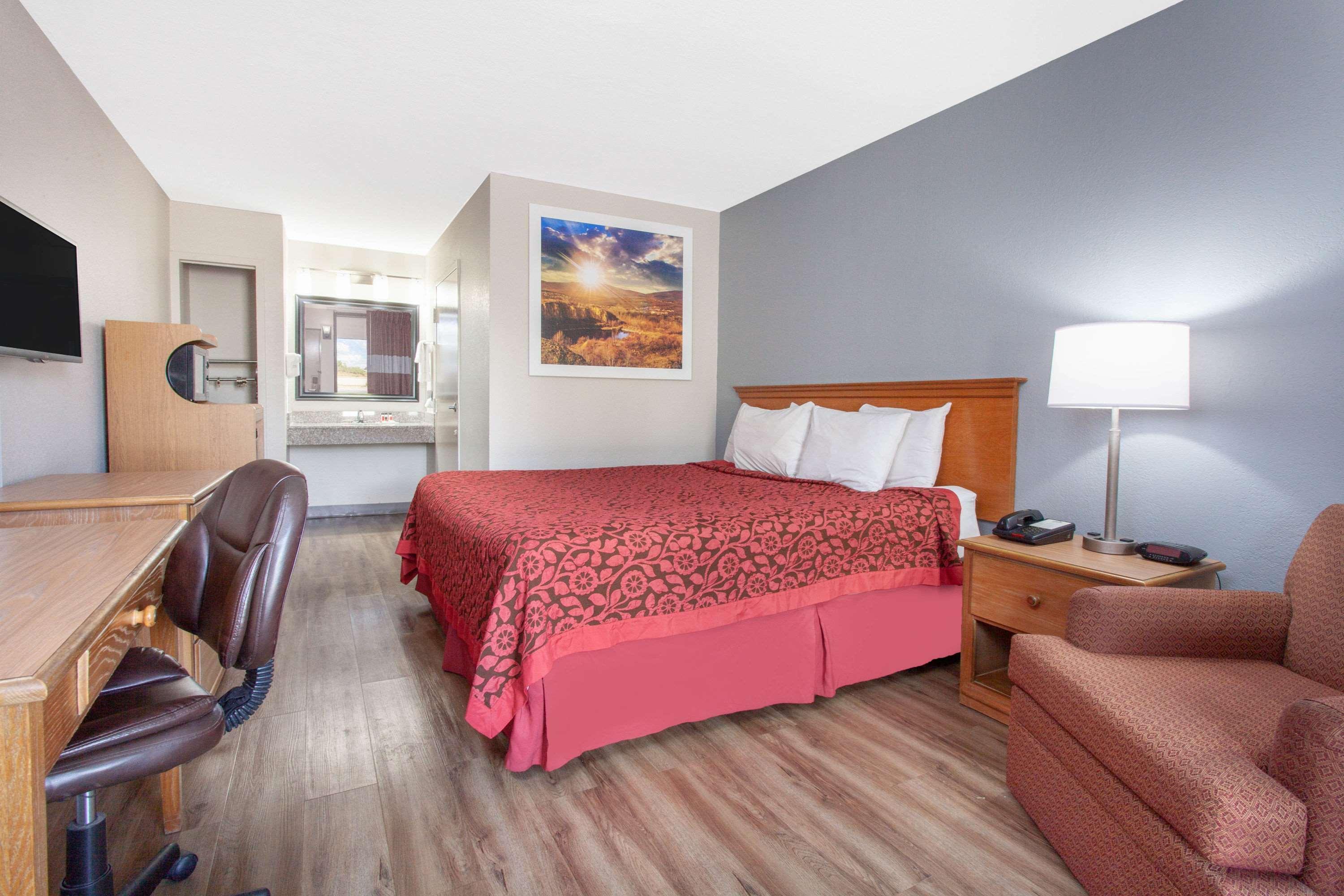 Days Inn By Wyndham Clinton - Laurens I-26 Eksteriør billede