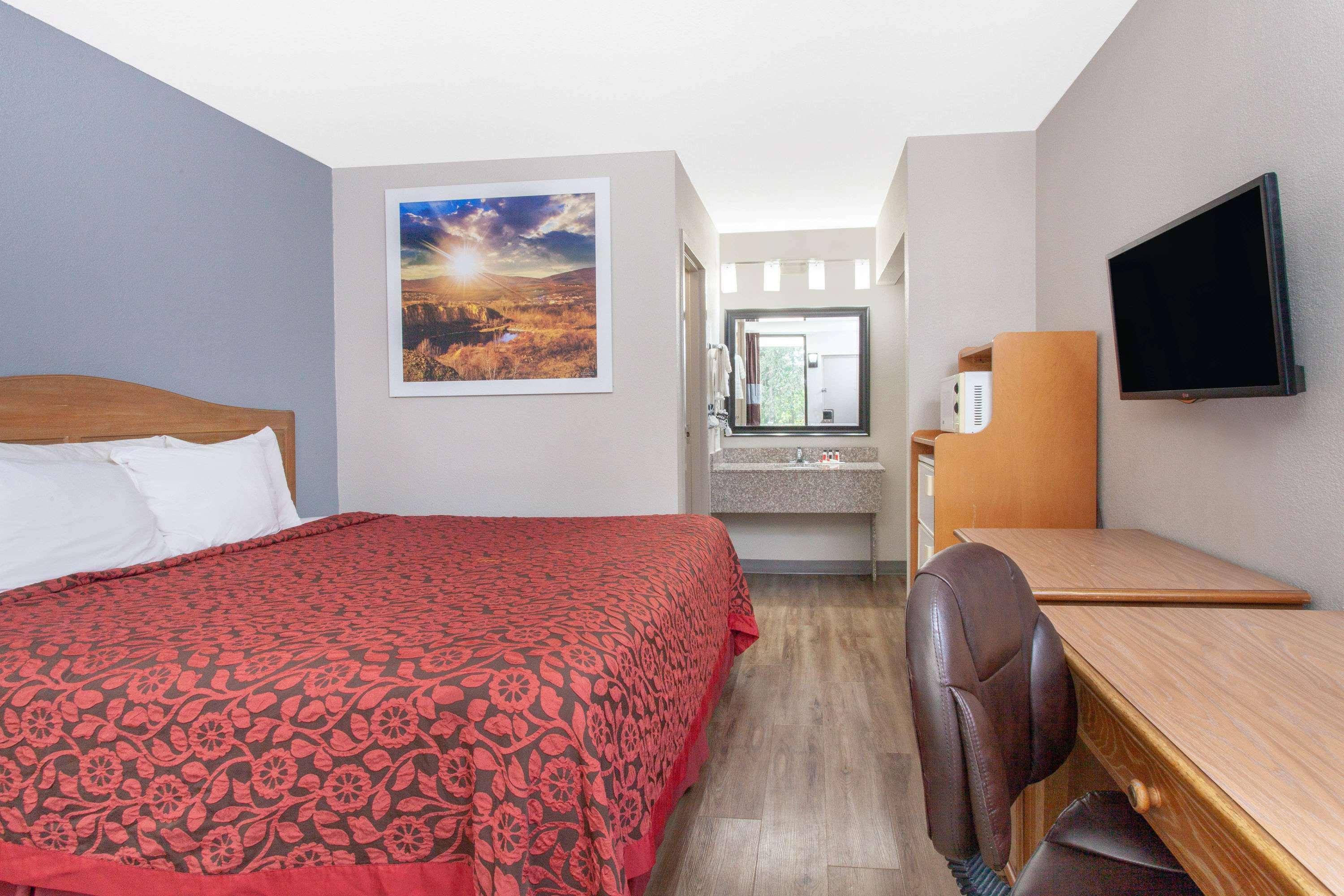 Days Inn By Wyndham Clinton - Laurens I-26 Eksteriør billede