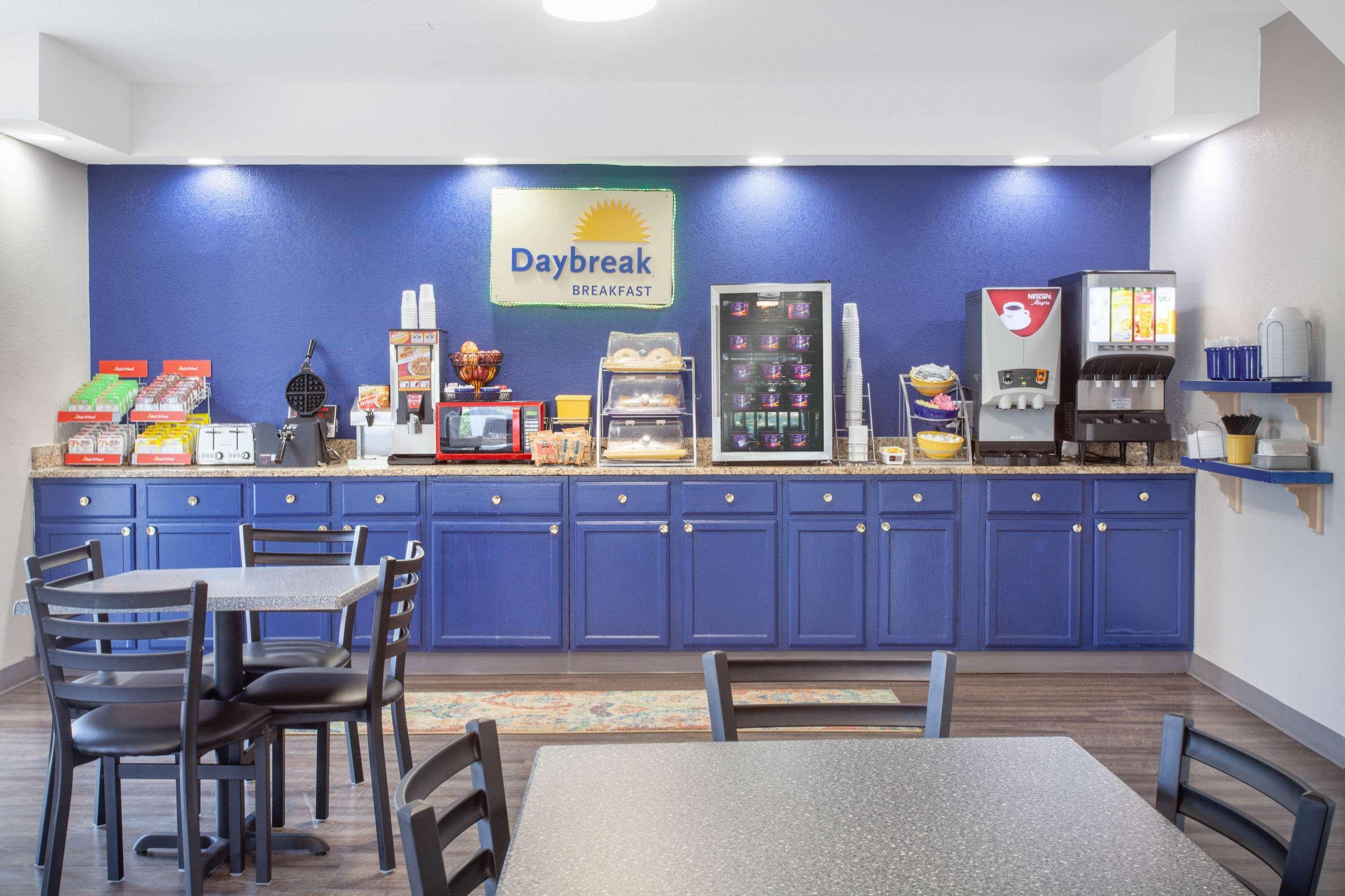 Days Inn By Wyndham Clinton - Laurens I-26 Eksteriør billede